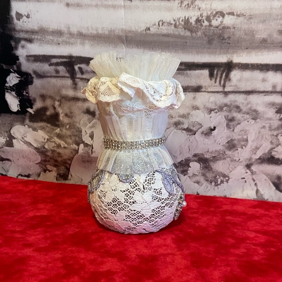 Vintage Lace Rhinestone Embellished Night Ambiance Lighted Decor Vase - Picture 7 of 15